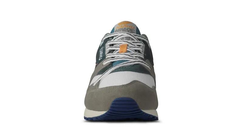 Karhu Synchron Classic “the Forest Rules” Pack – Abbey Stone / Turbulence (F802675)