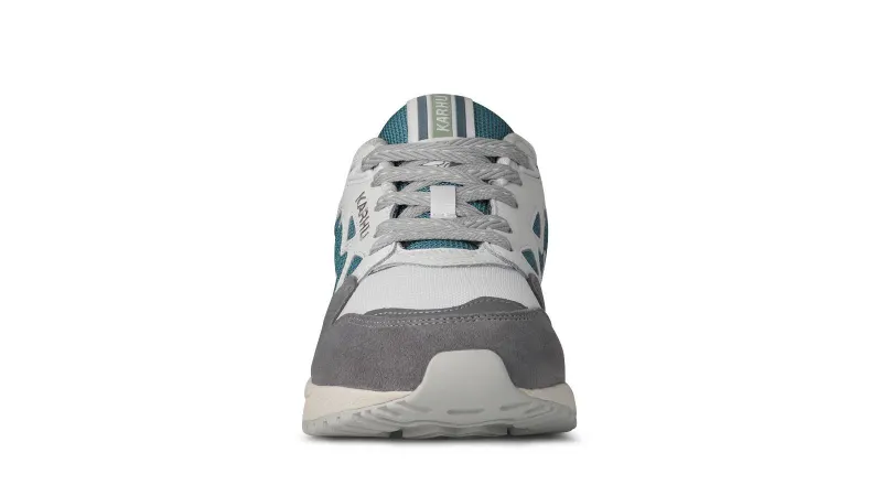 Karhu Legacy 96 – Sleet / Brittany Blue (F806048)