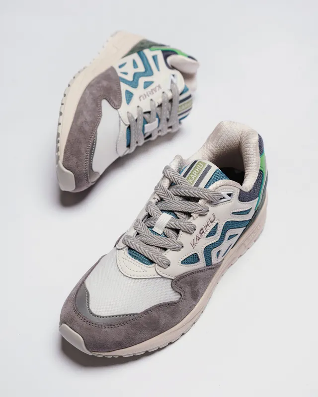 Karhu Legacy 96 – Sleet / Brittany Blue (F806048)