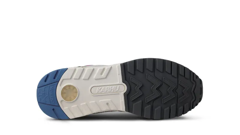 Karhu Legacy 96 – Abbey Stone / Cyclamen (F806051)