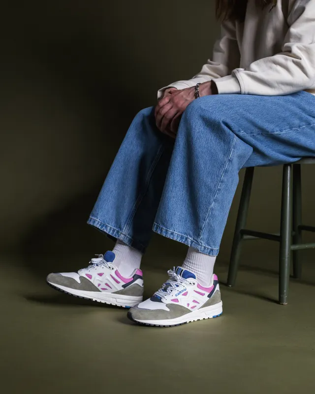 Karhu Legacy 96 – Abbey Stone / Cyclamen (F806051)
