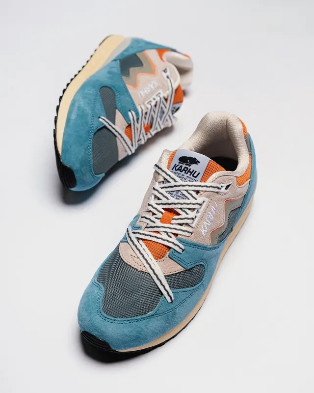 Karhu Synchron Classic – Reef Waters / Abbey Stone (F802676)