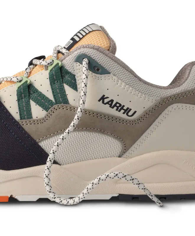 Karhu Fusion 2.0 – Lily White / Foliage Green (F804140)