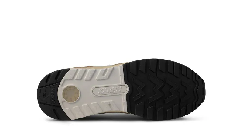 Karhu Legacy 96 – Curry / Nugget (F806049)
