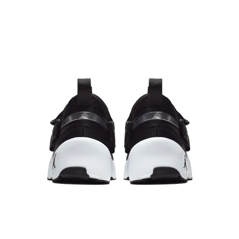 Jordan Trunner LX Black White Sole (897992-011)
