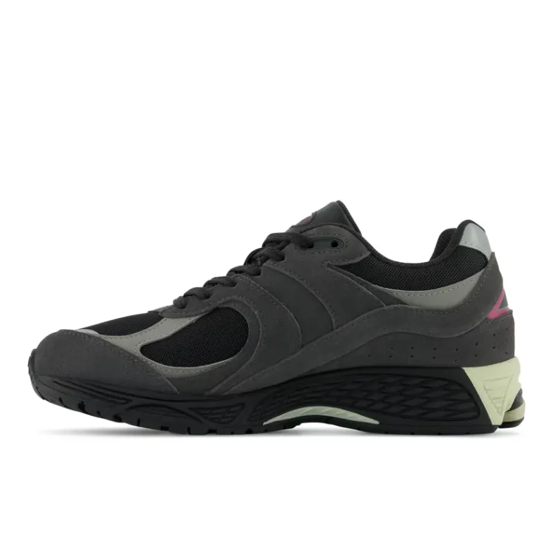 New Balance 2002R Black Grey (M2002RGV)