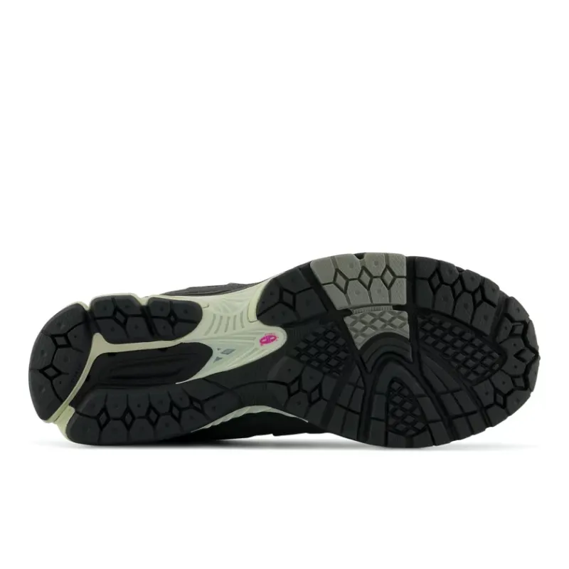 New Balance 2002R Black Grey (M2002RGV)