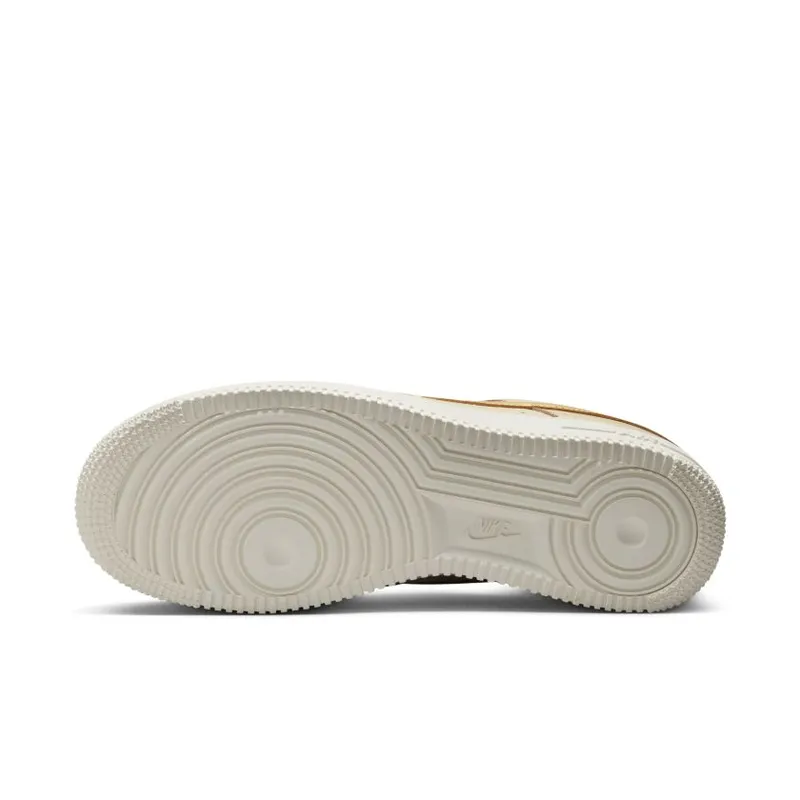 Nike Air Force 1 Low ’07 Sanddrift Metallic Gold (Women’s) (DQ7569-102)