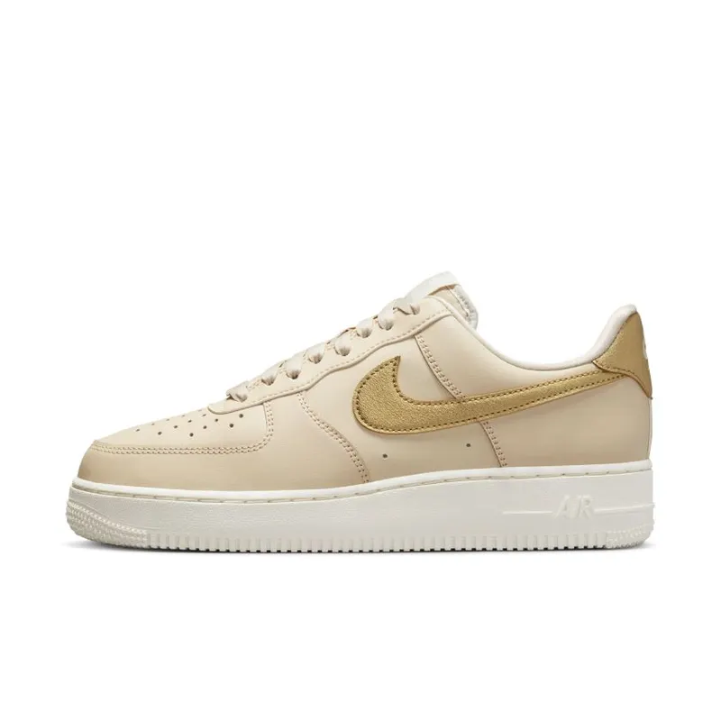 Nike Air Force 1 Low ’07 Sanddrift Metallic Gold (Women’s) (DQ7569-102)