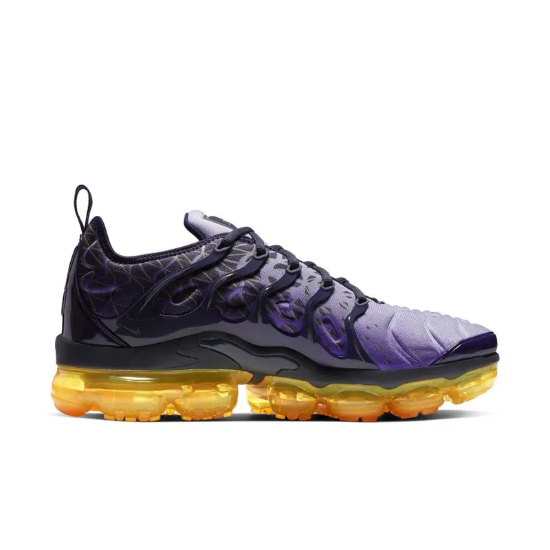 Nike Air VaporMax Plus Geometric Obsidian Laser Orange (924453-406)