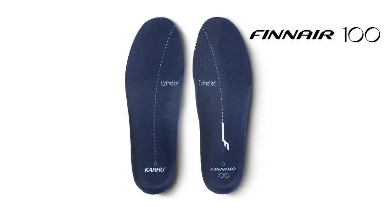 Karhu Mestari Control X Finnair – Jet Black / Night Sky (F840011)