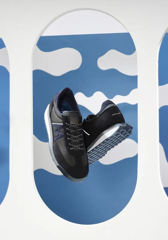 Karhu Mestari Control X Finnair – Jet Black / Night Sky (F840011)