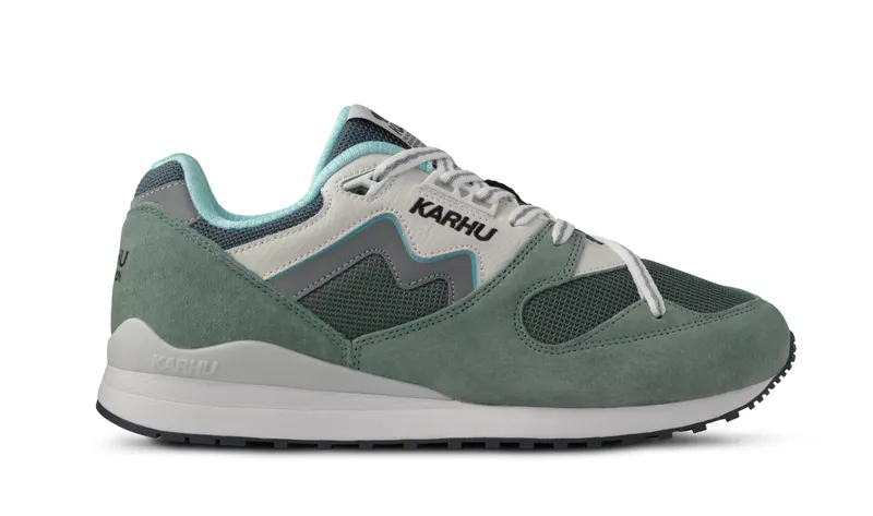 Karhu Synchron Classic – Iceberg Green / Lily White (F802678)