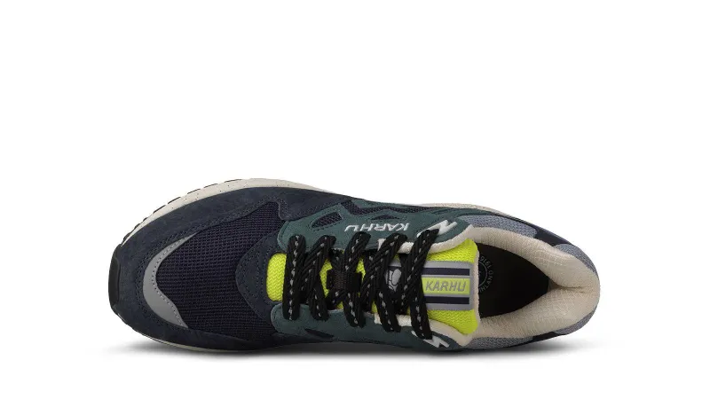 Karhu Legacy 96 – India Ink / Stormy Weather (F806054)