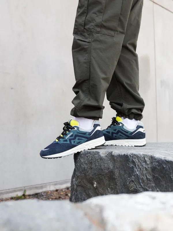 Karhu Legacy 96 – India Ink / Stormy Weather (F806054)