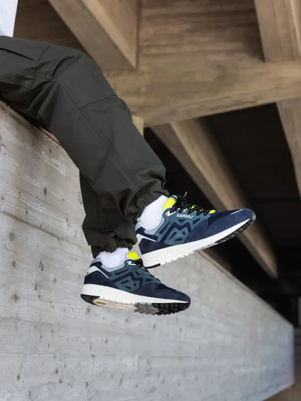 Karhu Legacy 96 – India Ink / Stormy Weather (F806054)