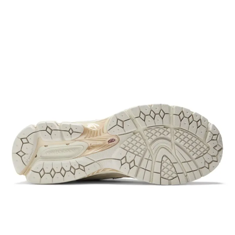 New Balance 2002RDQ Beige (M2002RDQ)