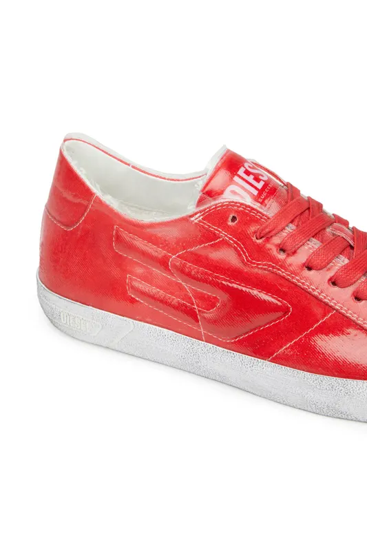 Diesel S-leroji Low W (Y02825P5595T4346 https://nl.diesel.com/en/sneakers/s-leroji-low-w-red/Y02825P5595T4346.htm)