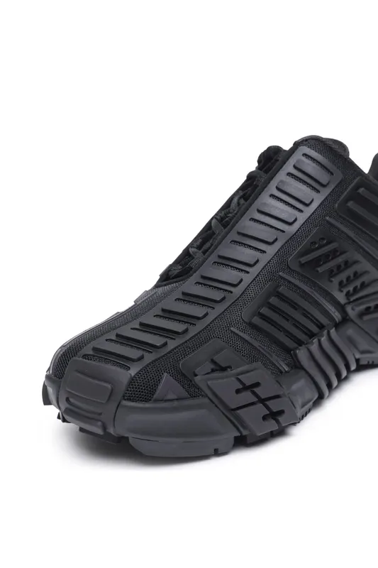 Diesel S-prototype Low (Y02876P4462T8011 https://nl.diesel.com/en/sneakers/s-prototype-low-black/Y02876P4462T8011.htm)