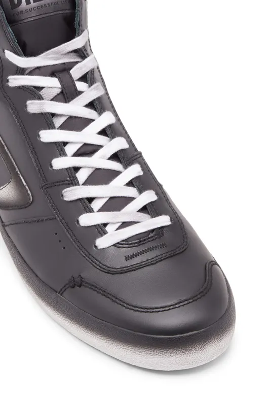 Diesel S-leroji Mid (Y03261P6326H1378 https://nl.diesel.com/en/sneakers/s-leroji-mid-black/Y03261P6326H1378.htm)