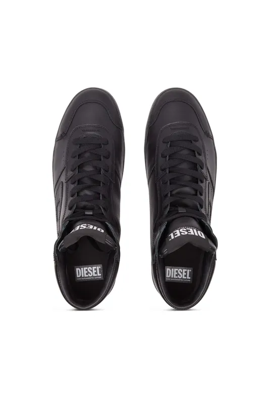 Diesel S-leroji Mid (Y03261PR030T8013 https://nl.diesel.com/en/sneakers/s-leroji-mid-black/Y03261PR030T8013.htm)