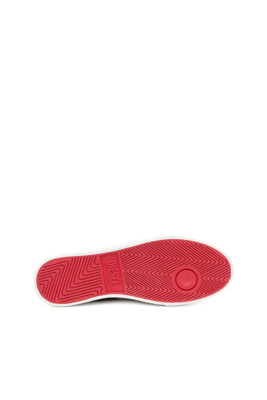 Diesel S-athos Slip On (Y03268P0436H0958 https://nl.diesel.com/en/sneakers/s-athos-slip-on-black/Y03268P0436H0958.htm)