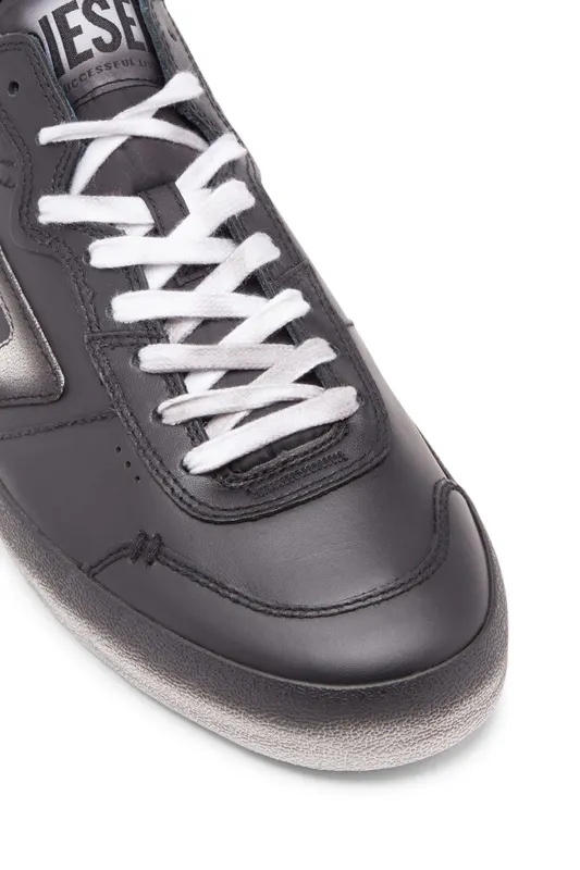 Diesel S-leroji Low (Y03336P6326H1378 https://nl.diesel.com/en/sneakers/s-leroji-low-black/Y03336P6326H1378.htm)