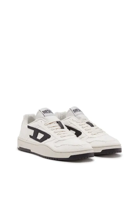 Diesel S-ukiyo V2 Low (Y03363PS923T1016 https://nl.diesel.com/en/sneakers/s-ukiyo-v2-low-multicolor/Y03363PS923T1016.htm)