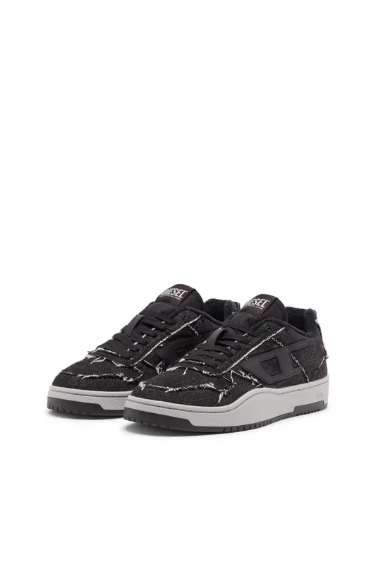 Diesel S-ukiyo V2 Low (Y03363PS923T8013 https://nl.diesel.com/en/sneakers/s-ukiyo-v2-low-black/Y03363PS923T8013.htm)