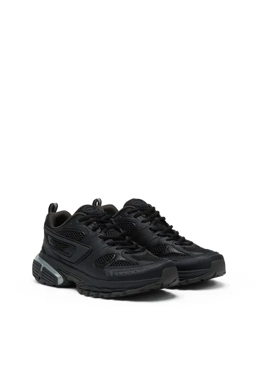 Diesel S-serendipity Pro-x1 (Y03373P0423T8013 https://nl.diesel.com/en/sneakers/s-serendipity-pro-x1-black/Y03373P0423T8013.htm)