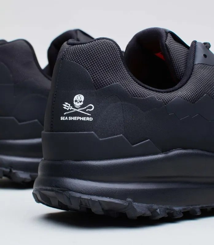 Veja FITZ ROY TREK-SHELL VEJA X SEA SHEPHERD FULL BLACK (FS2303449A)