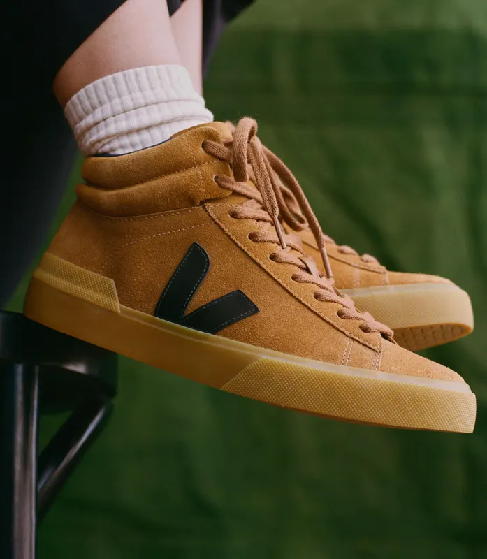 Veja MINOTAUR SUEDE CAMEL BLACK (TR0303314A)