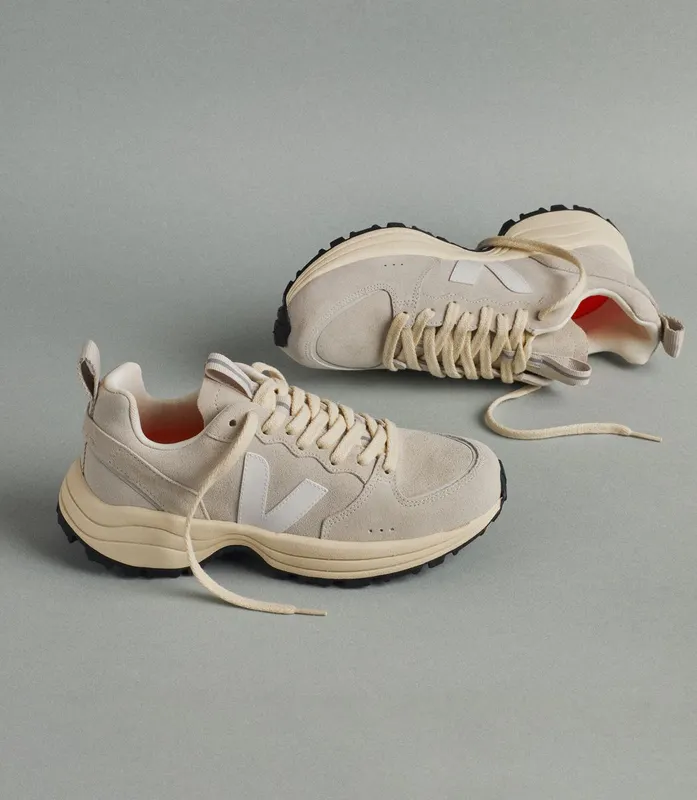 Veja VENTURI SUEDE NATURAL WHITE (VC0303546A)