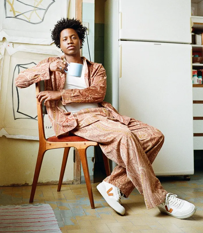 Veja V-90 LEATHER WHITE UMBER (VD2003389A)
