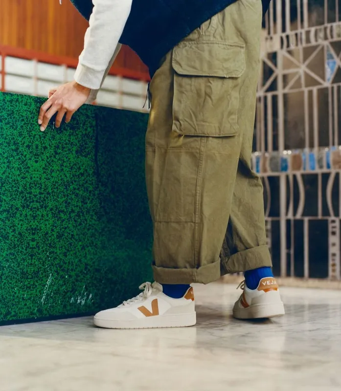 Veja V-90 LEATHER WHITE UMBER (VD2003389A)