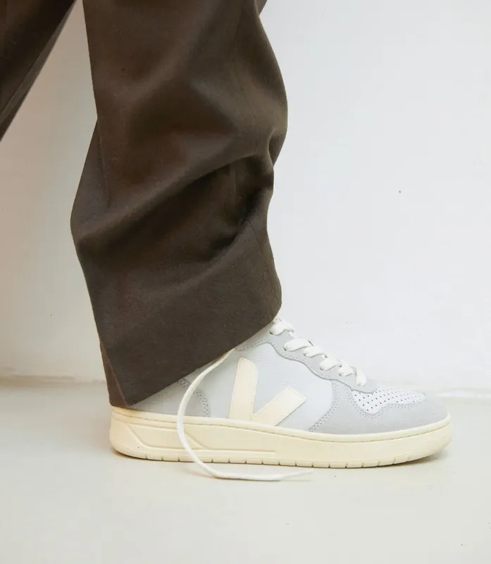 Veja V-15 LEATHER PEARL CASHEW (VQ2003590A)