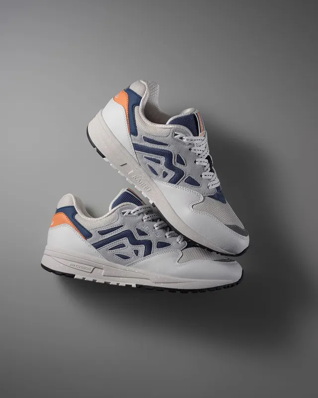 Karhu Legacy 96 – Bright White / True Navy (F806069)