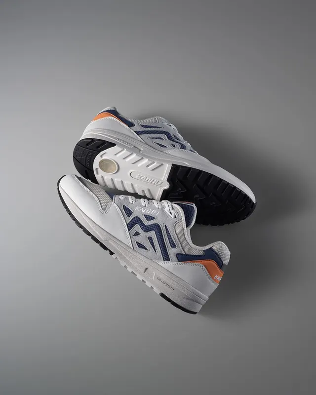 Karhu Legacy 96 – Bright White / True Navy (F806069)