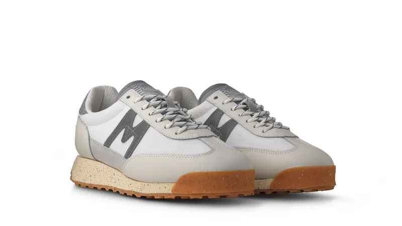 Karhu Mestari Control “flow State” Pack – Lily White / Silver (F840007)