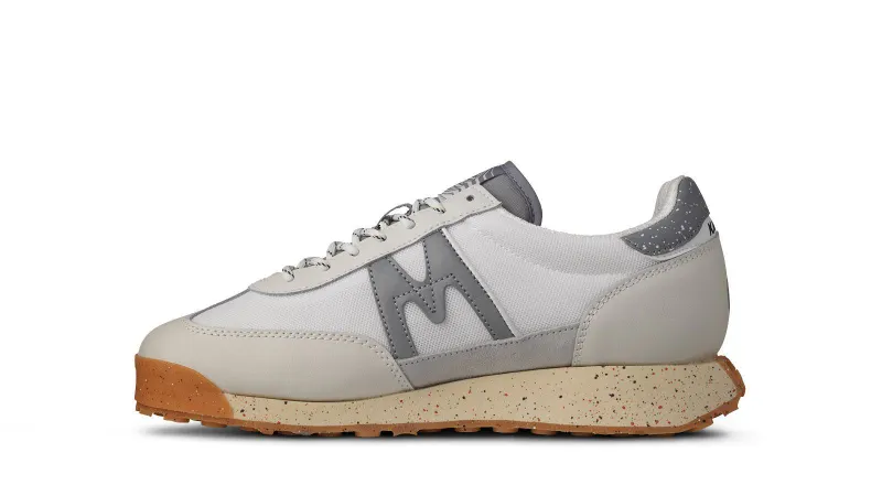 Karhu Mestari Control “flow State” Pack – Lily White / Silver (F840007)