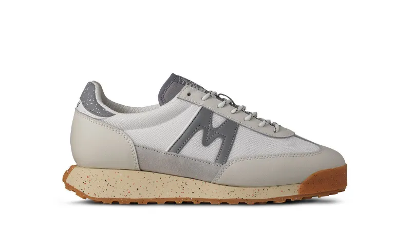 Karhu Mestari Control “flow State” Pack – Lily White / Silver (F840007)