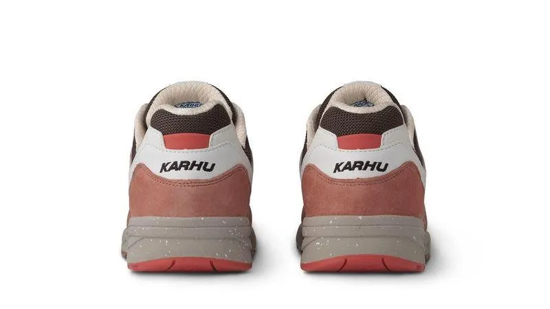 Karhu Legacy 96 – Cork / Chocolate Torte (F806070)