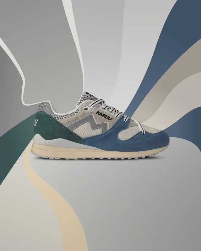 Karhu Synchron Classic – Coronet Blue / Silver Lining (F802686)