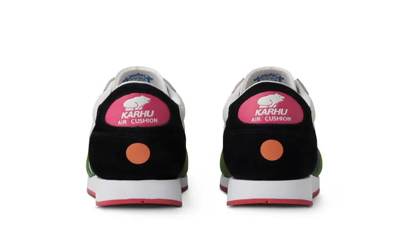 Karhu Albatross 82 – Jet Black / Coronet Blue (F807048)