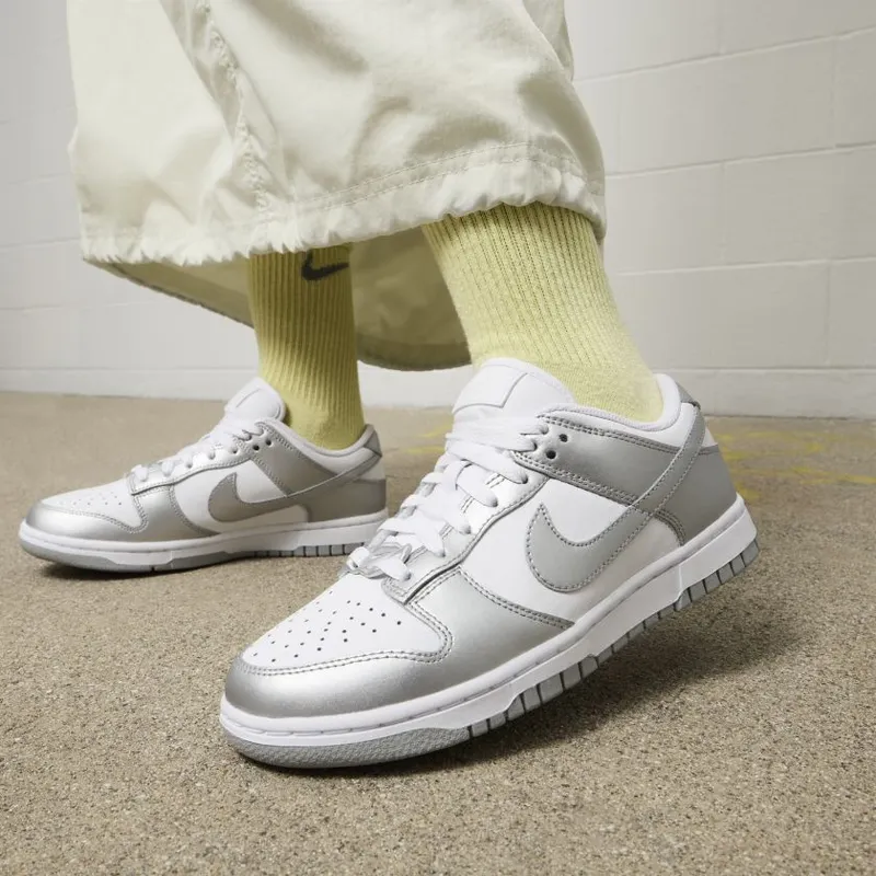 Nike Dunk Low Metallic Silver (W) (FV1311-100)