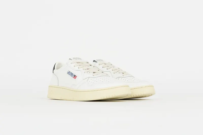 Autry Medalist Low LL22 “White/Black” (AUL-LL22-WHT-BLACK)