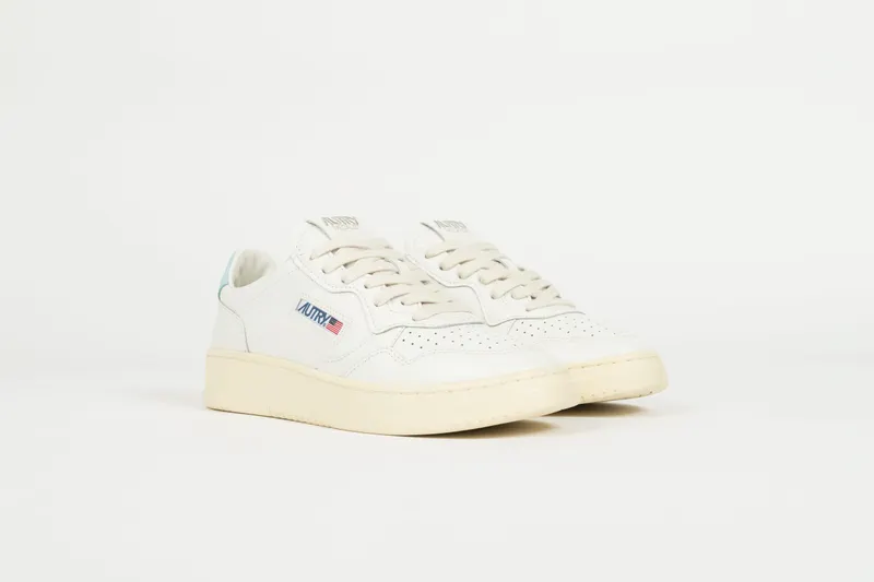 Autry Medalist Low LL64 “White/Light Blue” (AUL-LL64-WHT-LBLU)