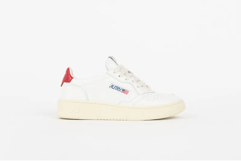 Autry Medalist Low LL21 “White/Red” (AUL-LL21-WHT-RED)