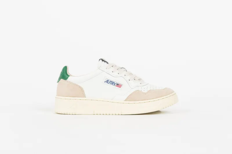 Autry Medalist Low LS23 “White/Sail / Green” (AUL-LS23-WHT-AMZ)
