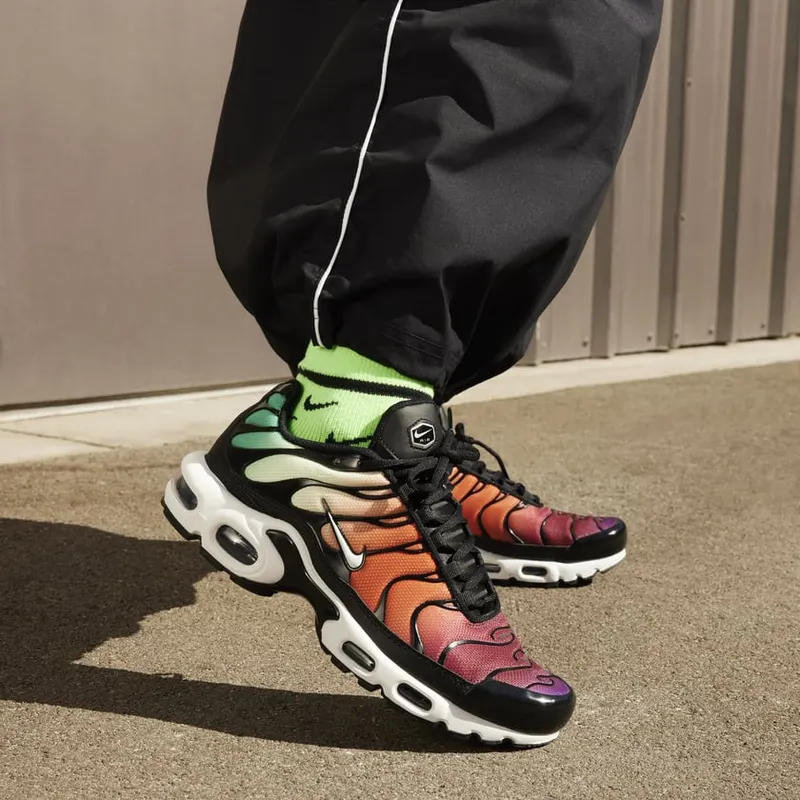 Nike Air Max Plus WMNS ‘Rainbow’ (DZ3670-001)